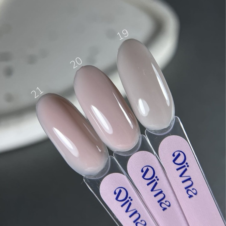 DIVNA Skilful Base 21 baza hybrydowa 13 ml